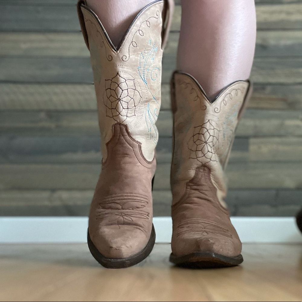 Eight second angel cowgirl boots